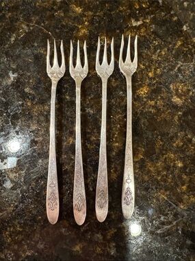 Vintage-Style Community Plate - Cocktail / oyster Forks - Set of 4